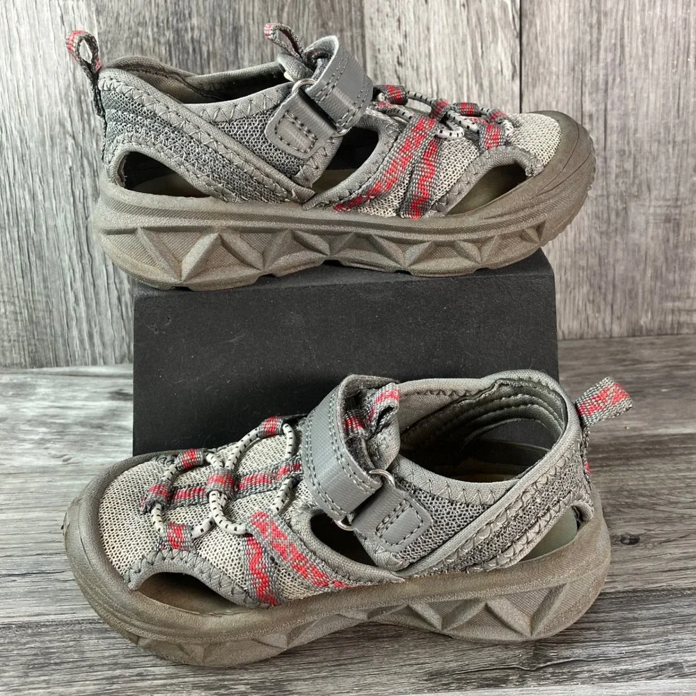 OshKosh Bgosh Toddler Boys Gray Red Closed Toe Water Sandals Size 7 OS24Q22H